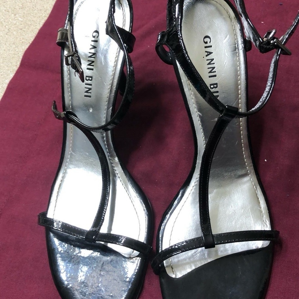 Gianni Bini 9.5 sleek black heels